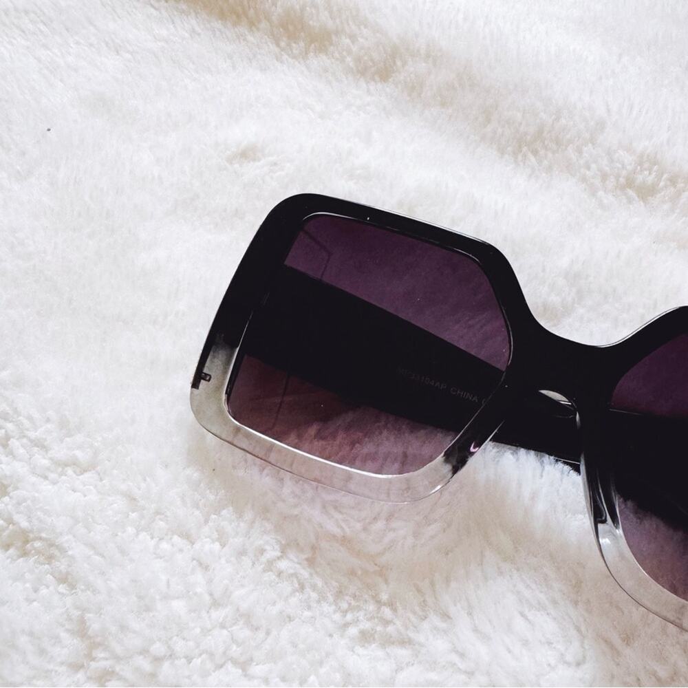 Junia Clear Black Oversized Sunglasses - Picture 9 of 10